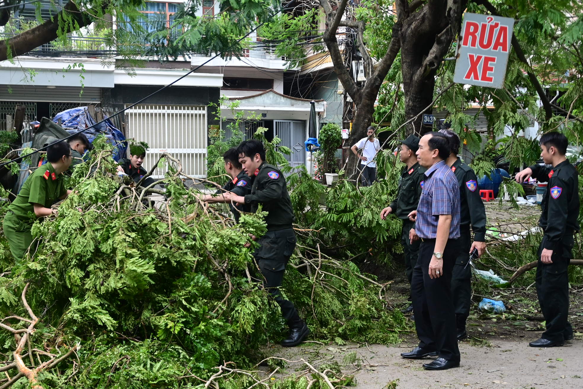 Phòng Cảnh sát cơ động Công an thành phố: Huy động tối đa lực lượng tập trung khắc phục hậu quả bão số 3